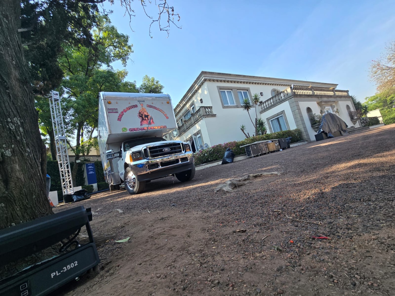 Unidad de MUDANZAS PEREZ en servicio